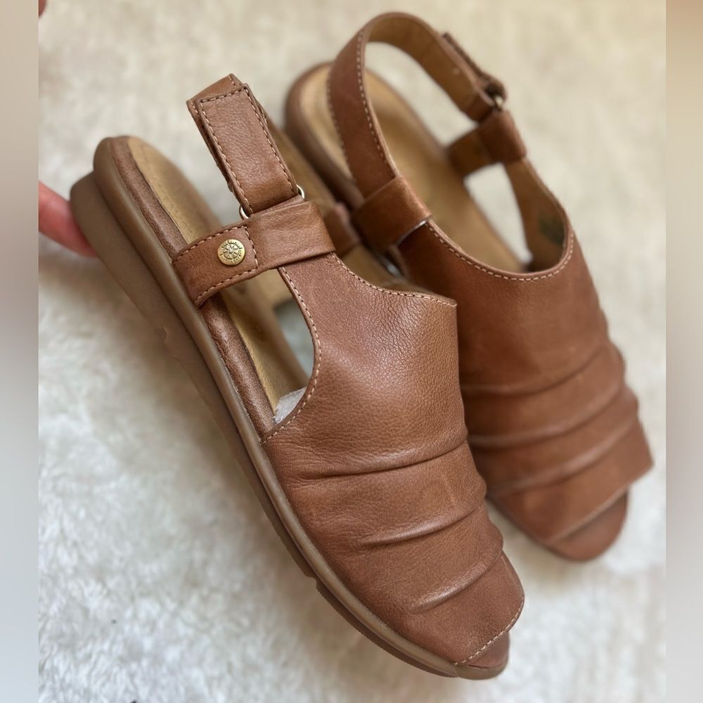 Bussola Coimbra‎ Glove Leather Sandals in light brown size 38 shoes